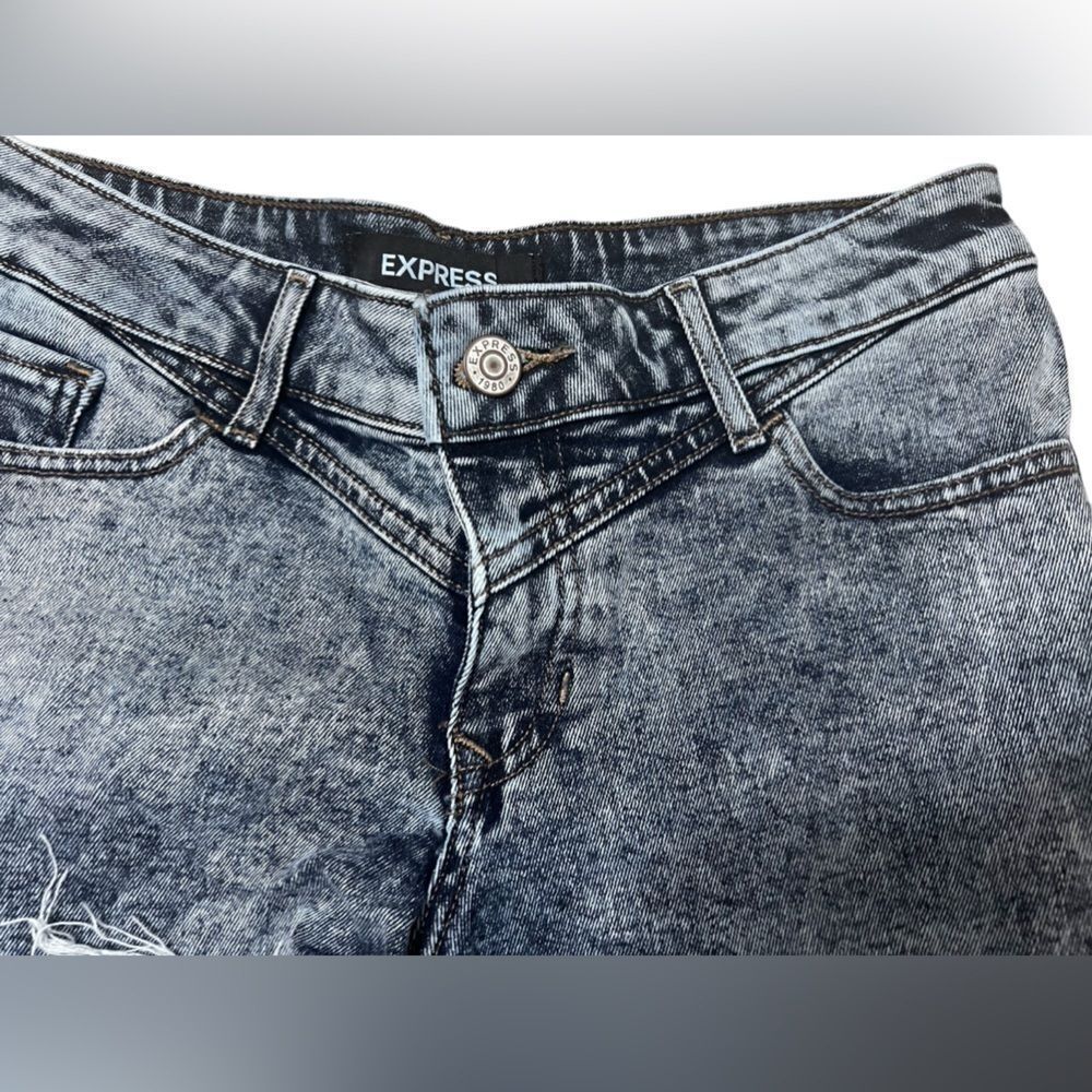 Express black acid wash low rise jean shorts 4 80s - Picture 4 of 9